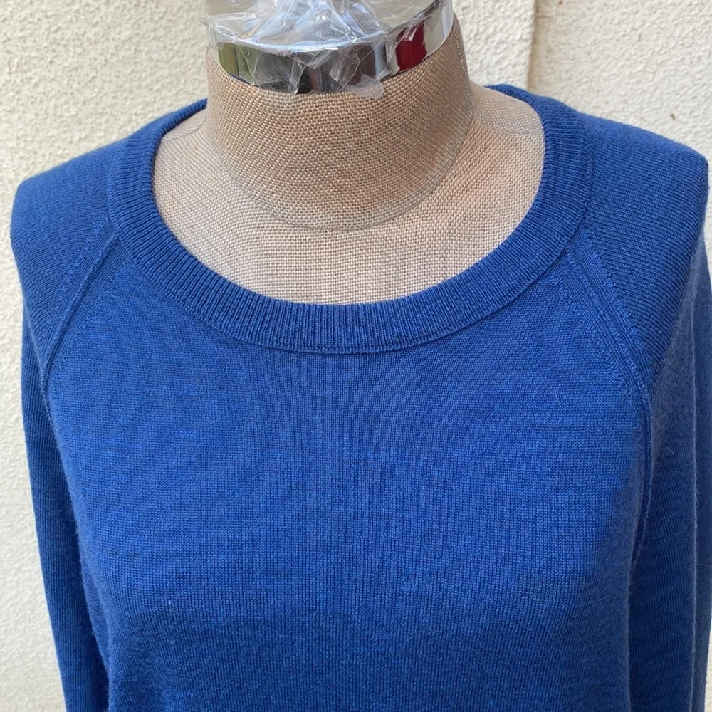Banana Republic stunning blue Italian Yarn by Baruffa stretchy sweater.